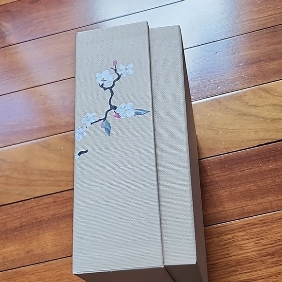 New! Mother's Day Limited Edition Dior Box - Picture 9 of 12